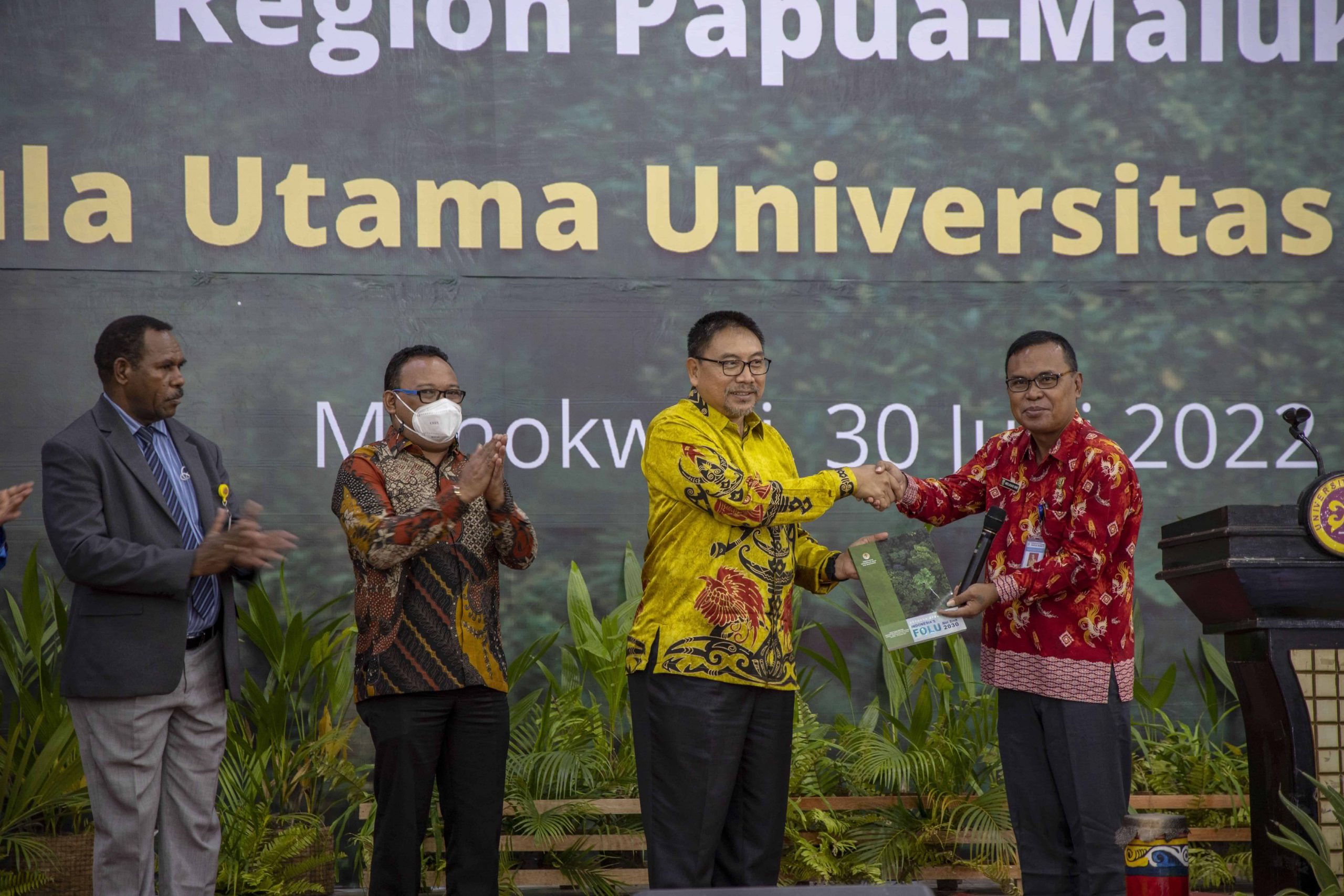 Sosialisasi Indonesia's FOLU Net Sink 2030 di Manokwari