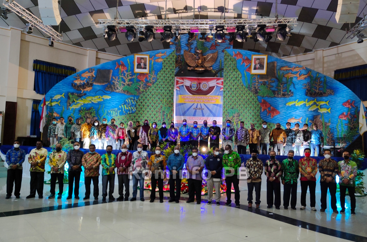 Pembukaan Temu Ilmiah Sekaligus Pelantikan Pengurus DPK IKAPTK Se-Papua Barat
