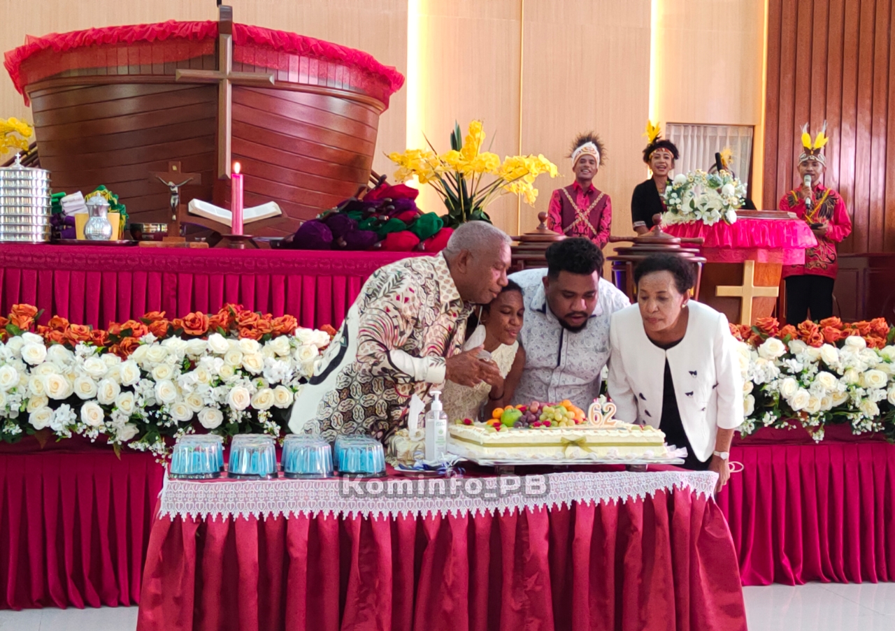 Dirayakan Spesial, Selamat Ulang Tahun Gubernur Papua Barat, Drs. Dominggus Mandacan,M.Si Ke-62