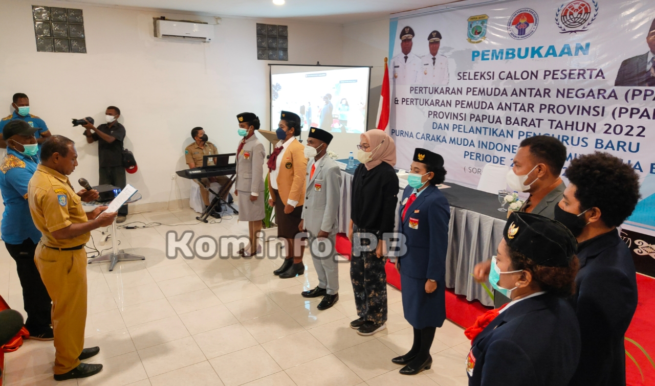 Kadispora Papua Barat Lantik Efmundus Kolis Nahkodai Ketua DPD PCMI Periode 2022-2025