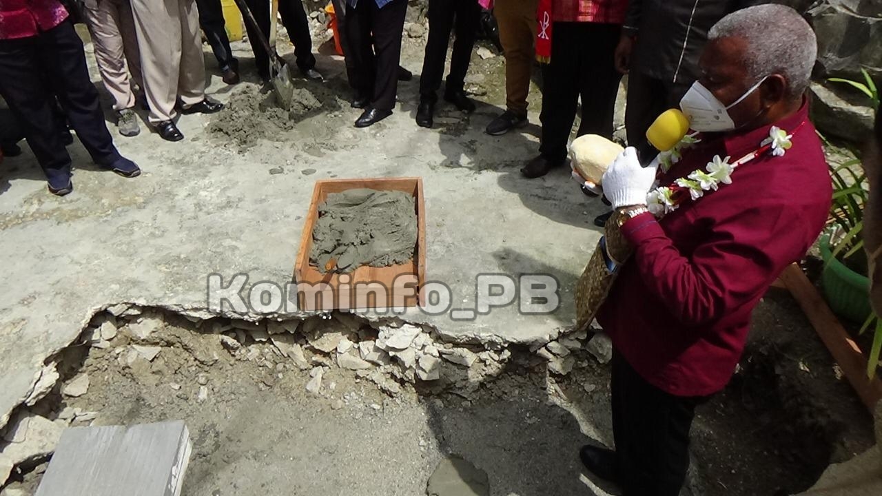 Peletakan Batu Pertama Pastori Jemaat GPI Ebenhaezer Fak-Fak