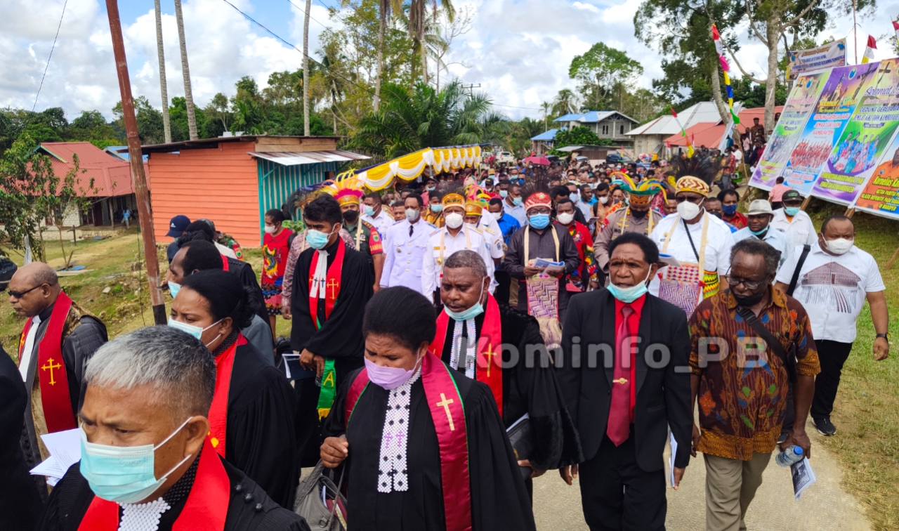 Gubernur Papua Barat Resmikan Gedung Gereja Baru Jemaat GKI Sion Kambufatem Maybrat
