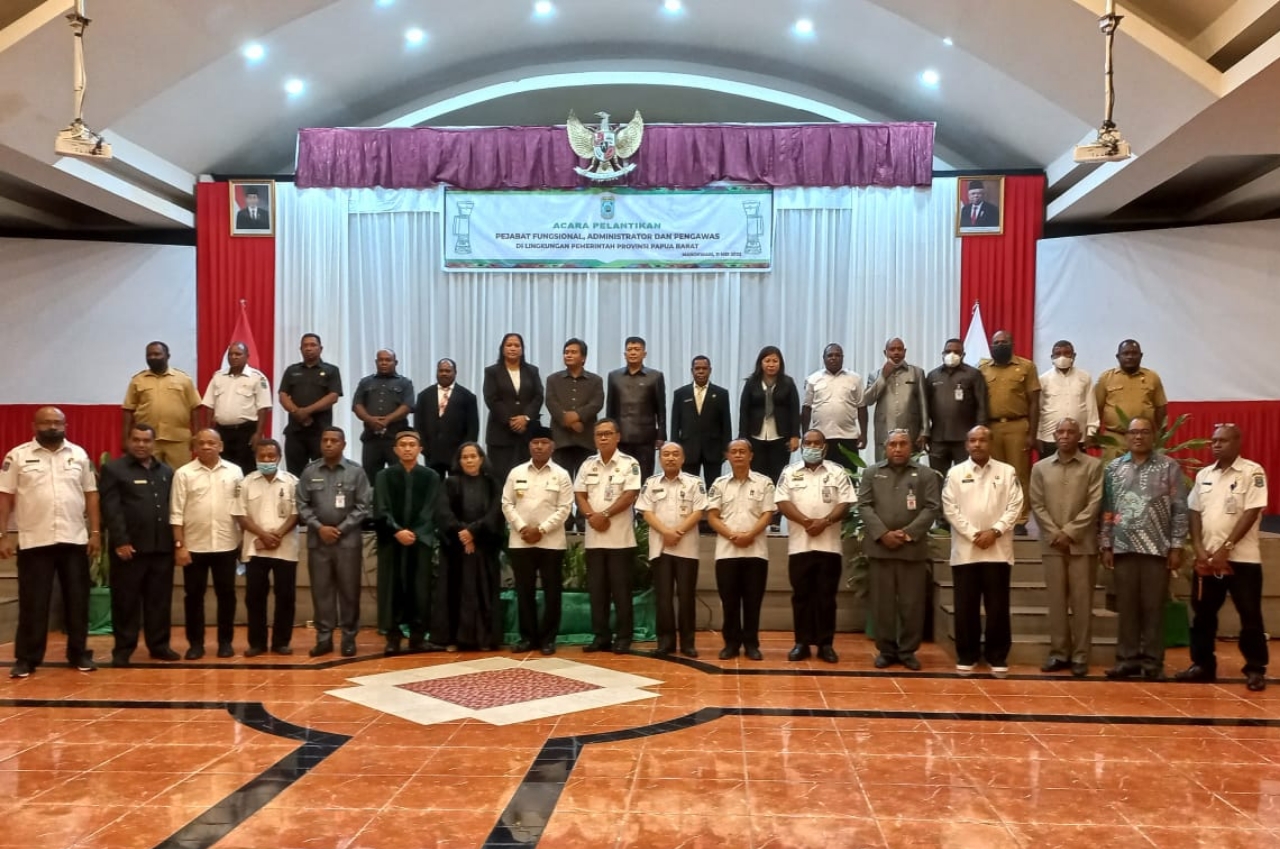 Lantik 91 Pejabat Eselon III dan IV, Gubernur Mandacan Berpesan Jalani Tugas Dengan Baik