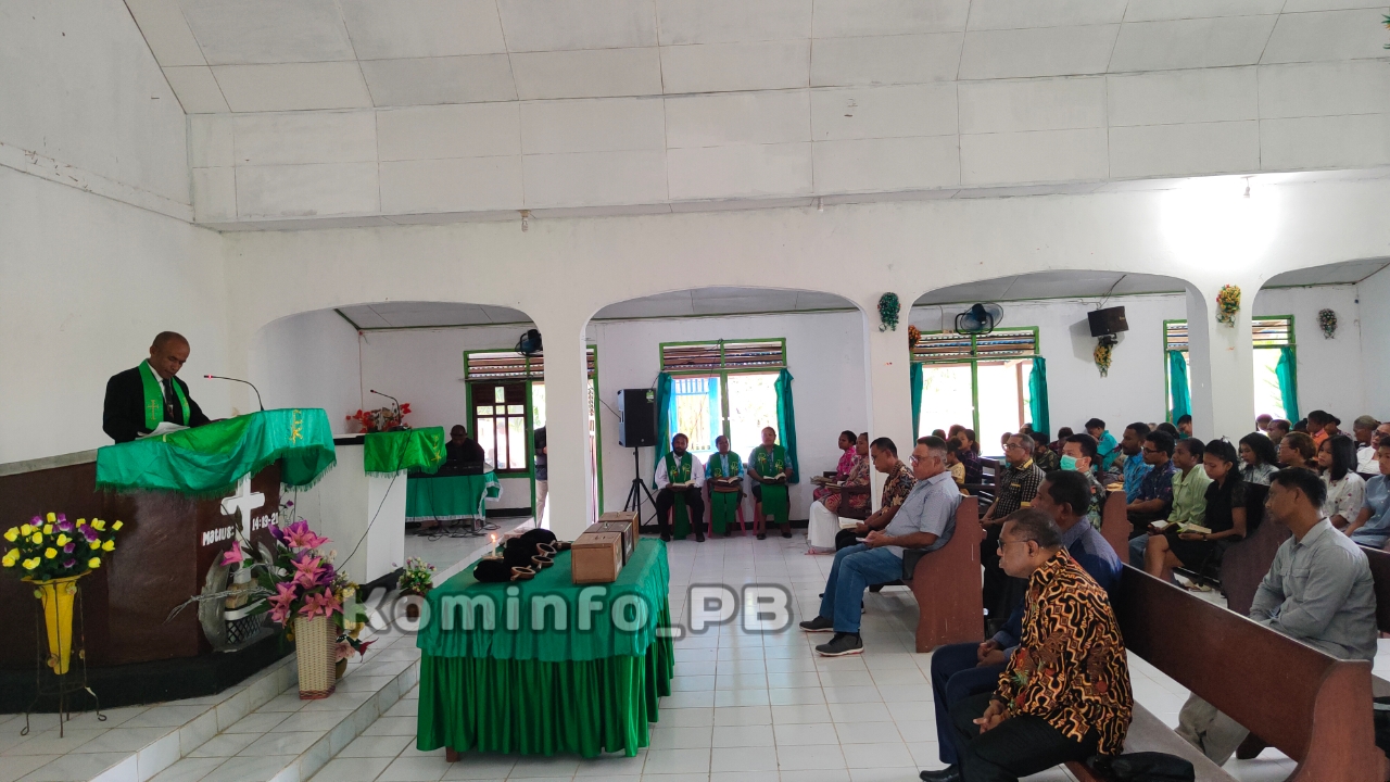 Pj. Gubernur Waterpauw Ibadah Minggu Bersama Jemaat Eklesia Aipiri
