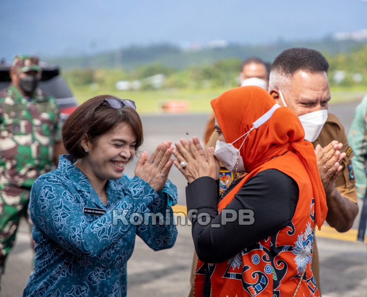 Ny. Roma MP Waterpauw Sambut Kedatangan Ketua TP PKK Pusat Tri Tito Karnavian
