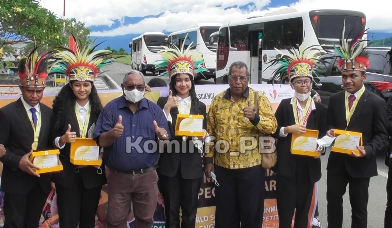 Lima Siswa SMA Manokwari Peraih Medali Emas WSE And EC Tiba di Ibukota Papua Barat