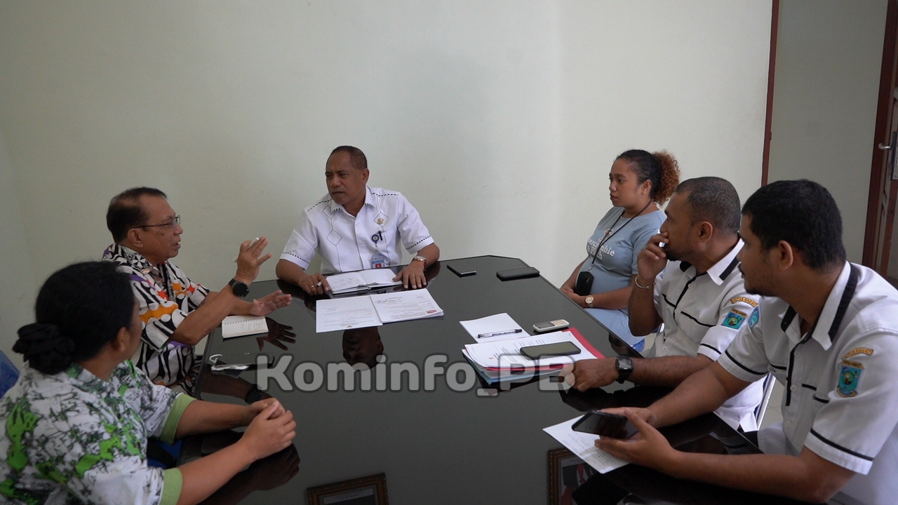 Rapat Internal Kadis Kominfo Perstatik Bersama Komisi Informasi Papua Barat