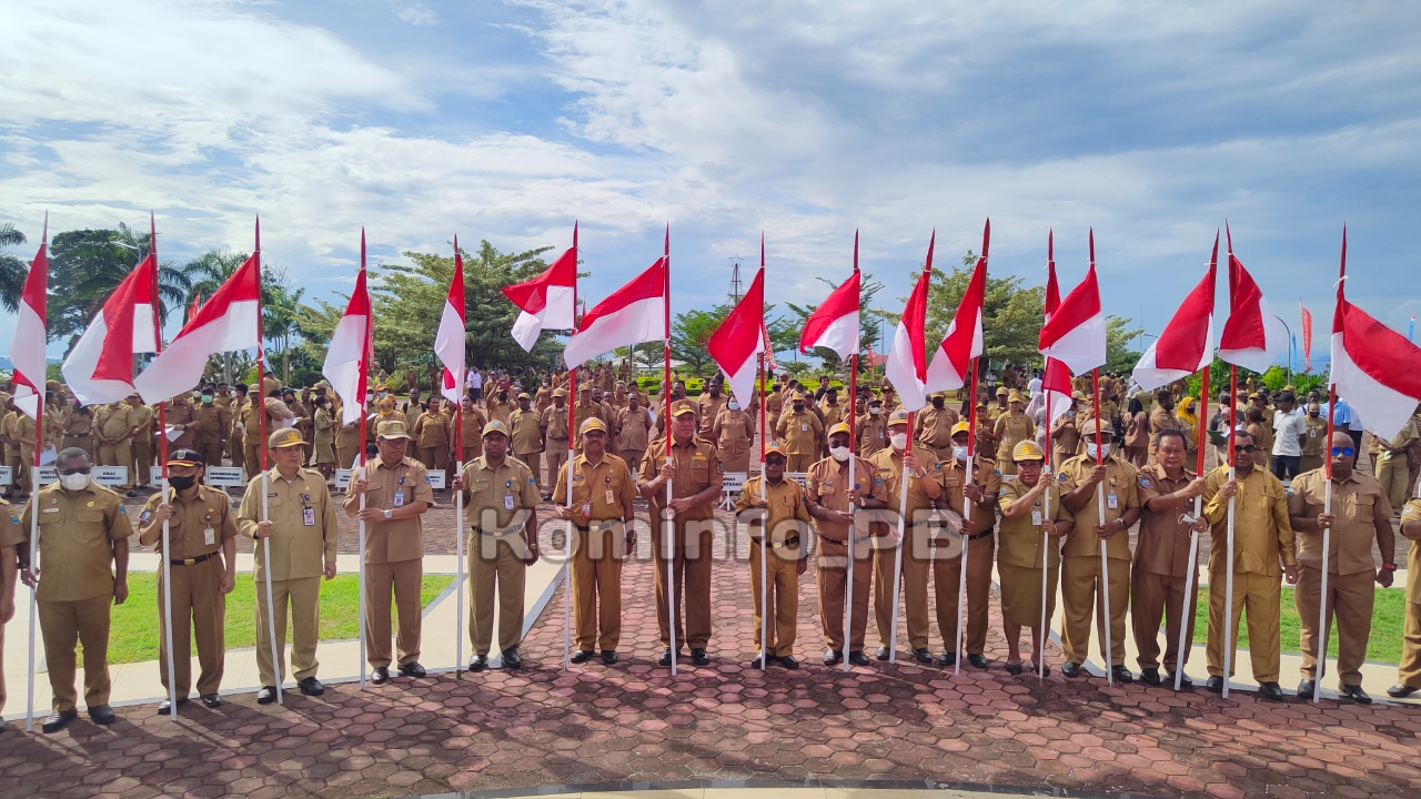 Pemprov Papua Barat Galang Partisipasi Masyarakat Jelang HUT RI Ke-77 Dengan Pembagian 10 Juta Bendera Merah Putih