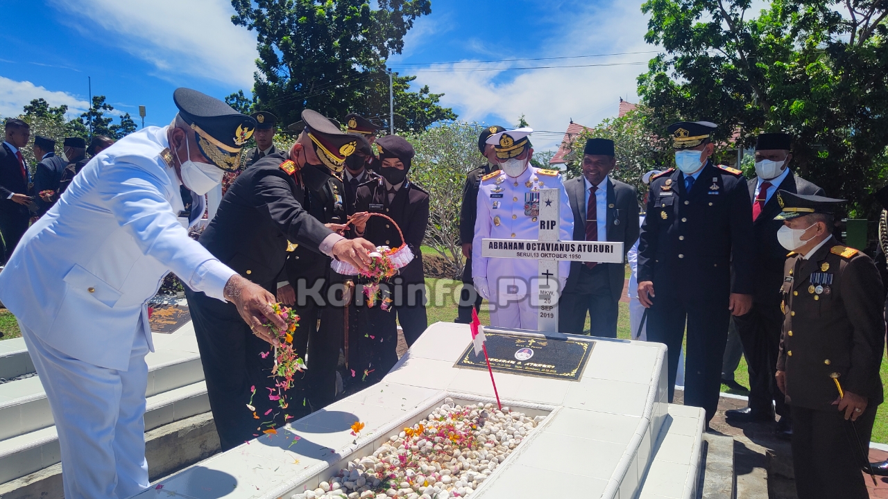 Kapolda Papua Barat Pimpin Ziarah Nasional dan Tabur Bunga Peringati Hut RI Ke-77