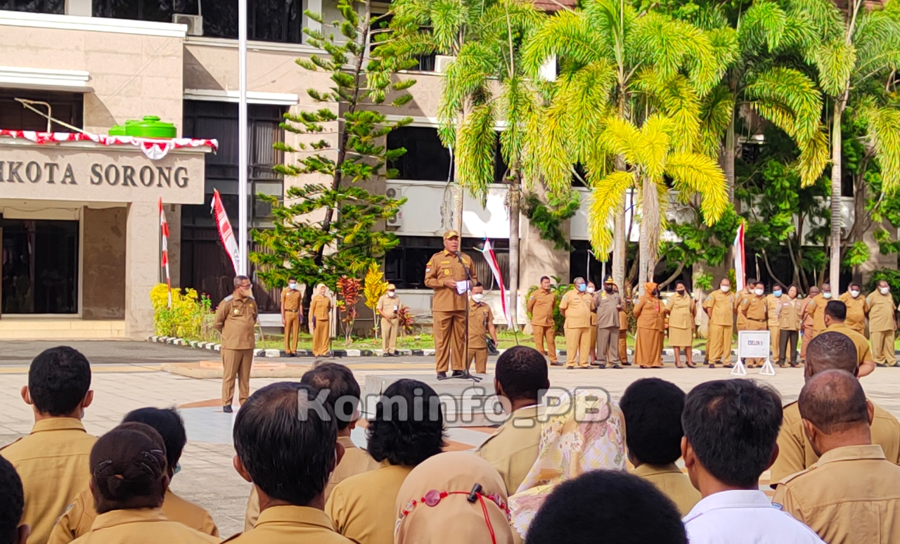 Penjabat Gubernur Papua Barat Pimpin Apel Gabungan di Kota Sorong : ASN Wajib Paham Tupoksi Pelayanan Maksimal Kepada Masyarakat