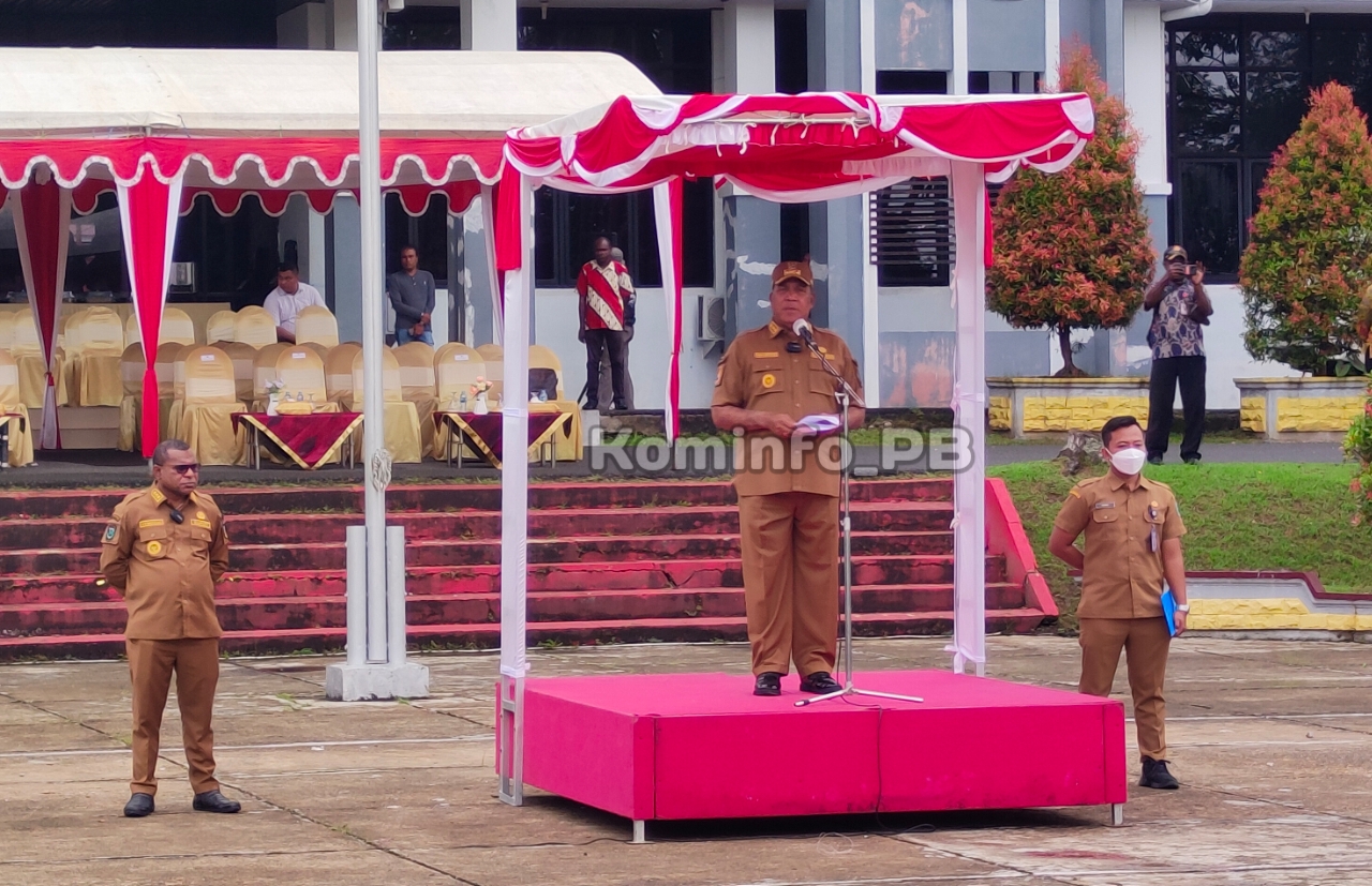 Penjabat Gubernur Papua Barat Pimpin Apel Gabungan Pemkab Sorong : Layani Masyarakat dan Sering Blusukan