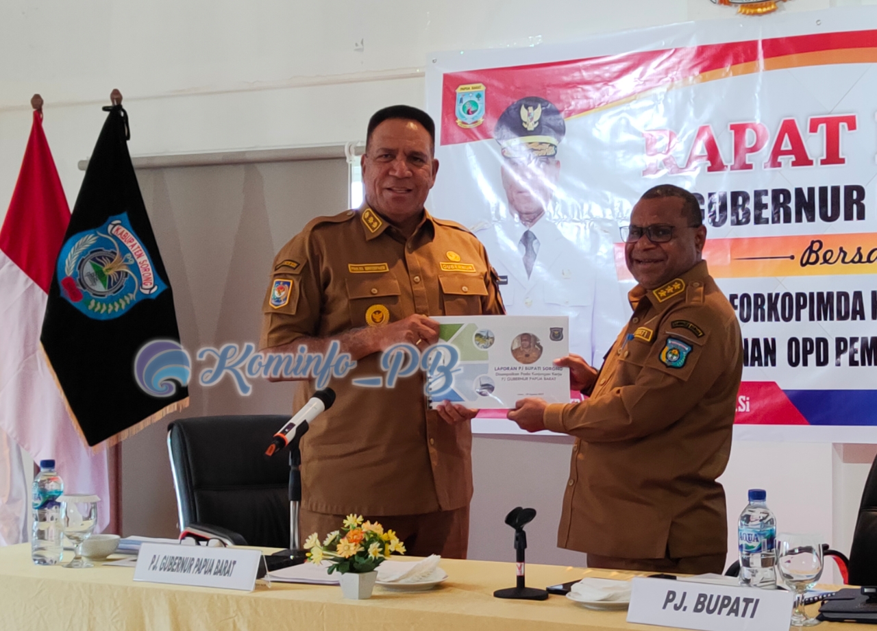 Pj. Bupati Moso Serahkan Renstra Pembangunan Kabupaten Sorong dan Lapor Penanganan Banjir Kepada Gubernur