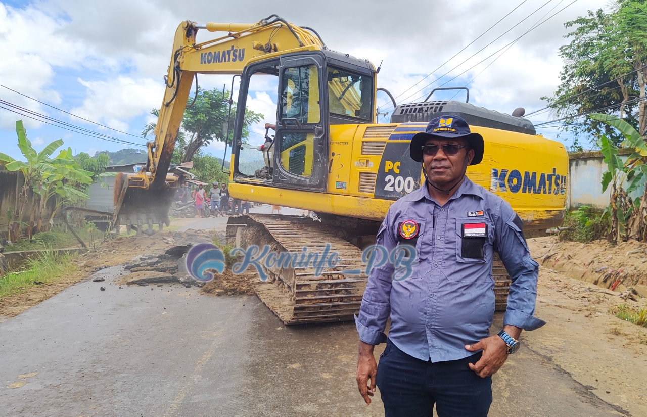 Update !! Plt. Kadis PUPR Papua Barat Pimpin Barisan Jalan Kaki 4 KM Cermati Masalah Saluran Air, 1 Jembatan Telah Dibongkar