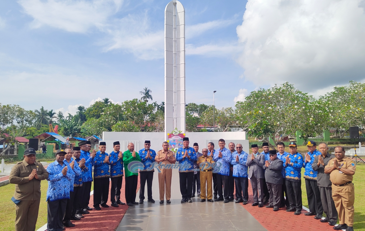 Ziarah Makam HUT Ke-23 Provinsi Papua Barat, Pj. Gubernur Waterpauw : Berjuang dengan sungguh demi kesejahteraan masyarakat
