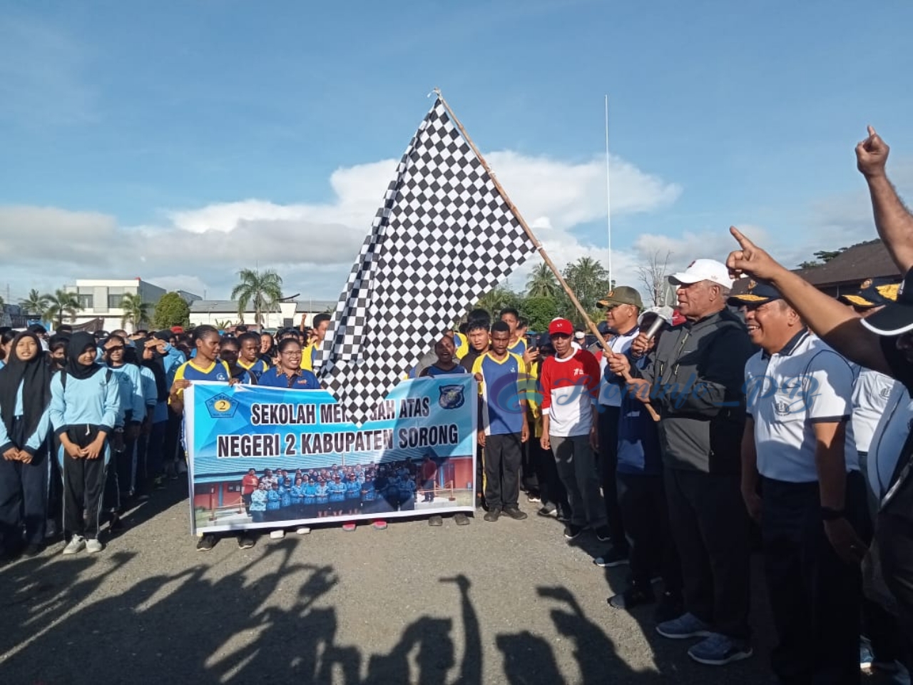 Pj. Gubernur Waterpauw Lepas Jalan Sehat di Aimas dan Ingatkan Masyarakat Ikut Vaksin Covid-19