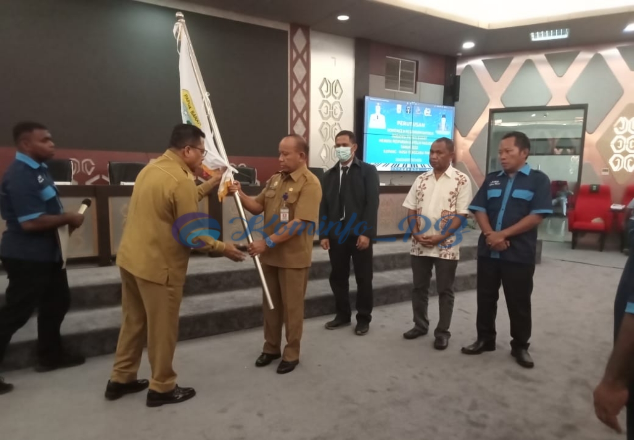 Wakili Pj. Gubernur, Staf Ahli Niko Tike Lepas Kontngen Pesparani Papua Barat Ke NTT