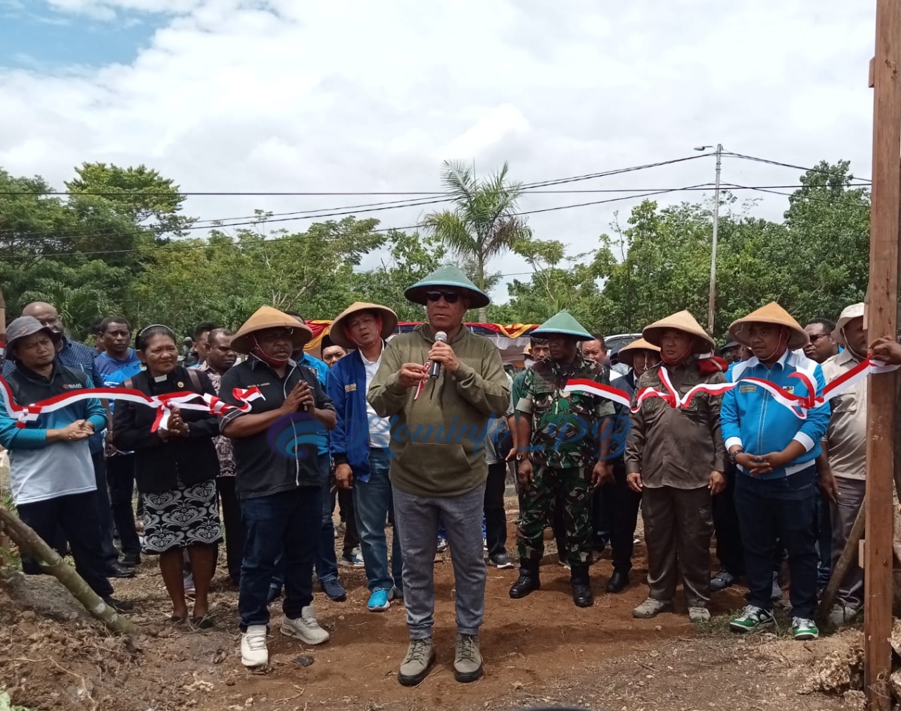 Pj. Gubernur Waterpauw Lounching Kebun Lahan Sumber Pangan Papua Barat di Kampung Susweni