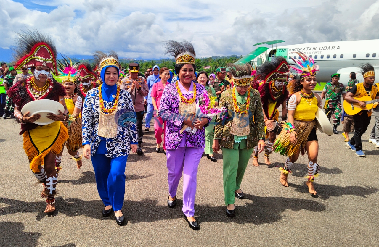 Ketua Umum Dharma Pertiwi Tiba di Ibukota Papua Barat