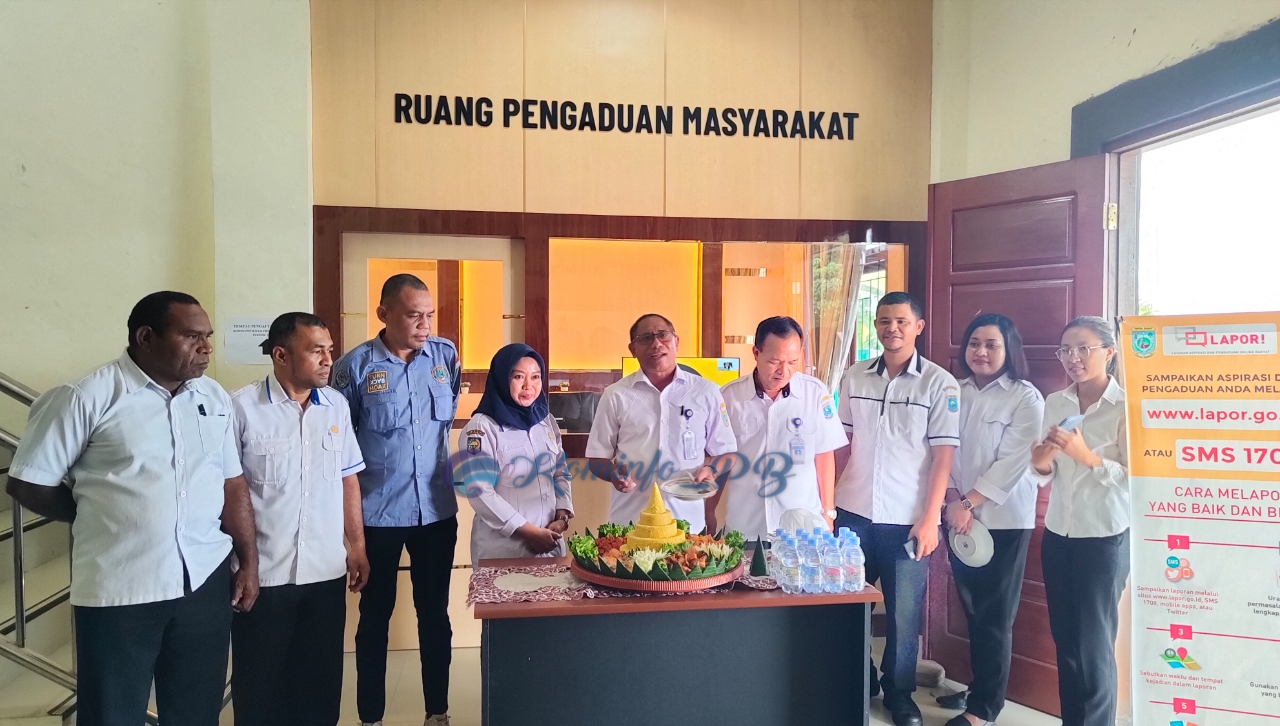 Kadis Kominfo Perstatik Papua Barat Resmikan Ruang Pengaduan Masyarakat dan Pelayanan Informasi Publik
