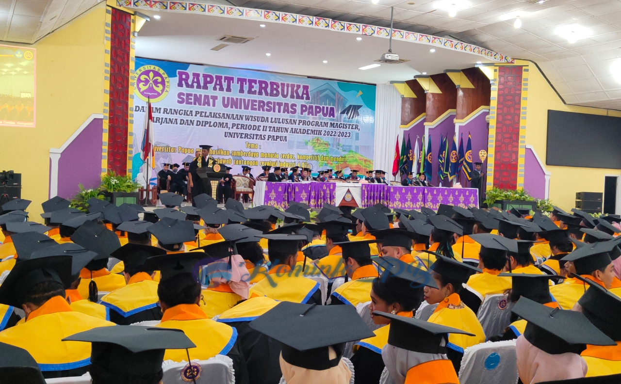 Universitas Papua Wisudahkan 375 Lulusan Periode II T.A 2022-2023, Rektor Paparkan Sejumlah Prestasi