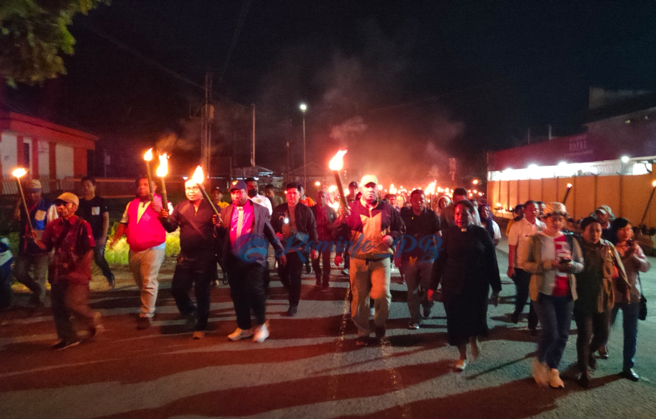 Penjabat Gubernur Papua Barat Pawai Obor Paskah Bersama Ribuan Jemaat GKI Sion Sanggeng