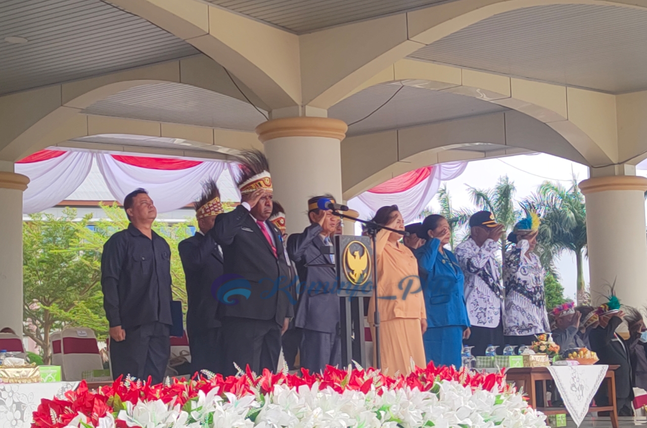Pj. Sekda Papua Barat Pimpin Upacara Peringati Hari Pendidikan Nasional di Manokwari