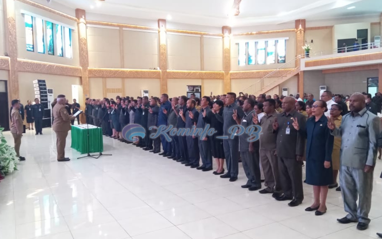 Pj. Gubernur Waterpauw Lantik 120 Pejabat administrator dan pengawas Lingkup Pemprov Papua Barat