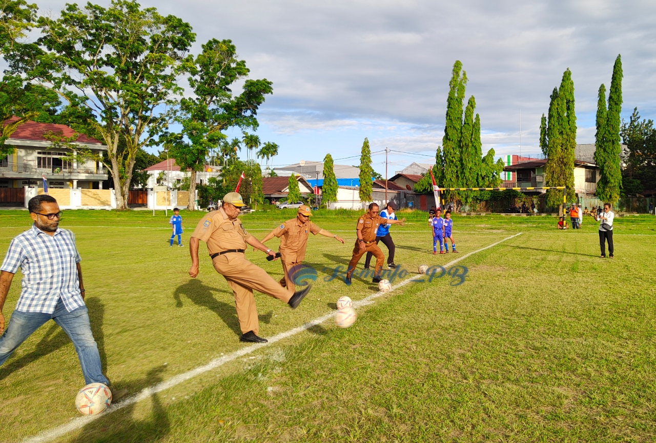 Kejuaraan Sepakbola Piala SSB Kasuari U-10 & U-12 Bergulir, Pj. Gubernur Waterpauw Pesan Junjung Sportivitas