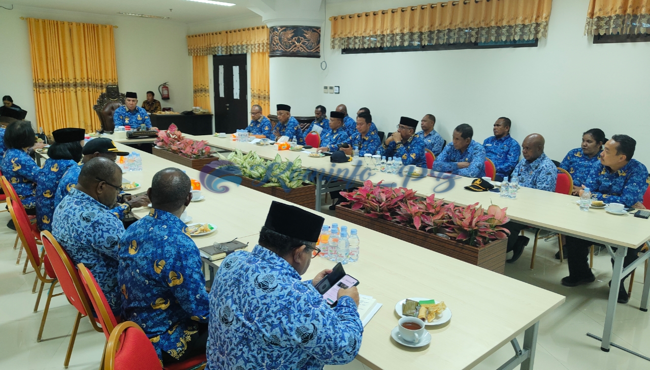 Rapat Evaluasi, Pj. Gubernur Waterpauw Tunjuk Kabiro Umum Jabat Ka.Satgasus Penanganan Stunting dan Kemiskinan Ekstrem