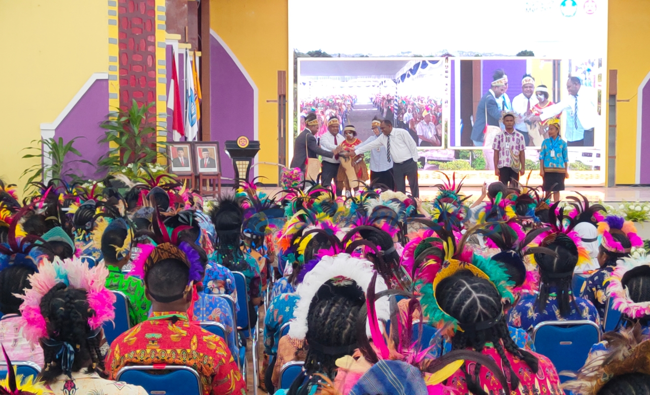 Rektor Universitas Papua Membuka PKKMB T.A 2023/2024 diikuti 1455 Mahasiswa Baru