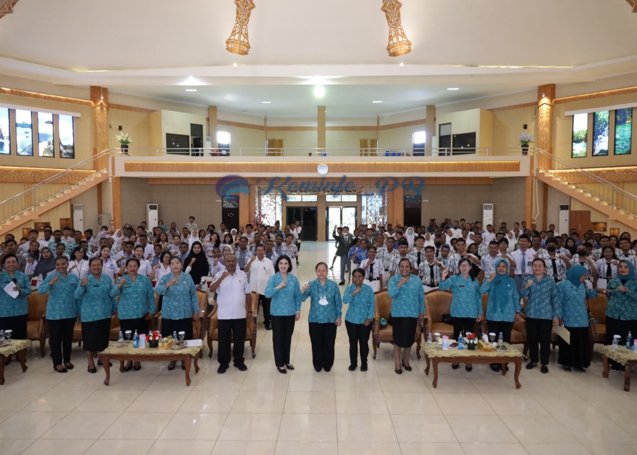 Pesan Ketua TP PKK, Roma Megawanty Dalam Kegiatan Pembinaan Bagi Pelajar SMA Se Manokwari