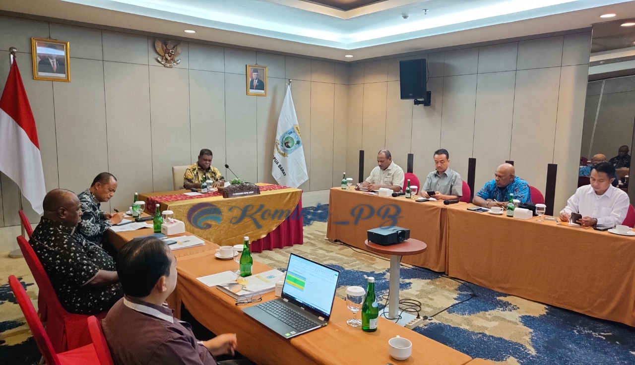 Pj. Gubernur Ali Baham Pimpin Rapat Bersama TAPD Papua Barat
