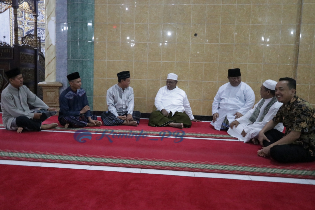 Diawali Sholat Subuh, Pj. Gubernur Ali Baham Lanjut Jalan Santai dan Sambangi Pedagang Mama-mama Papua