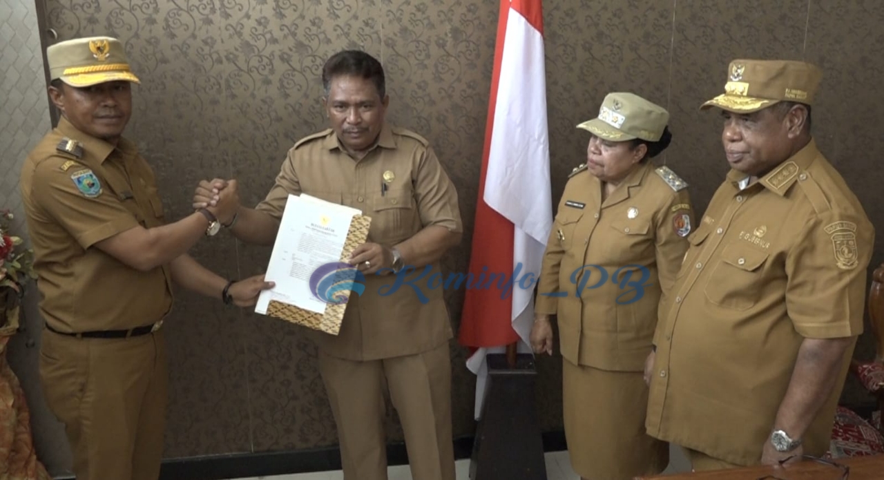 Pj. Gubernur Ali Bahan Resmi Melepas Jabatan Sekda Kabupaten FakFak
