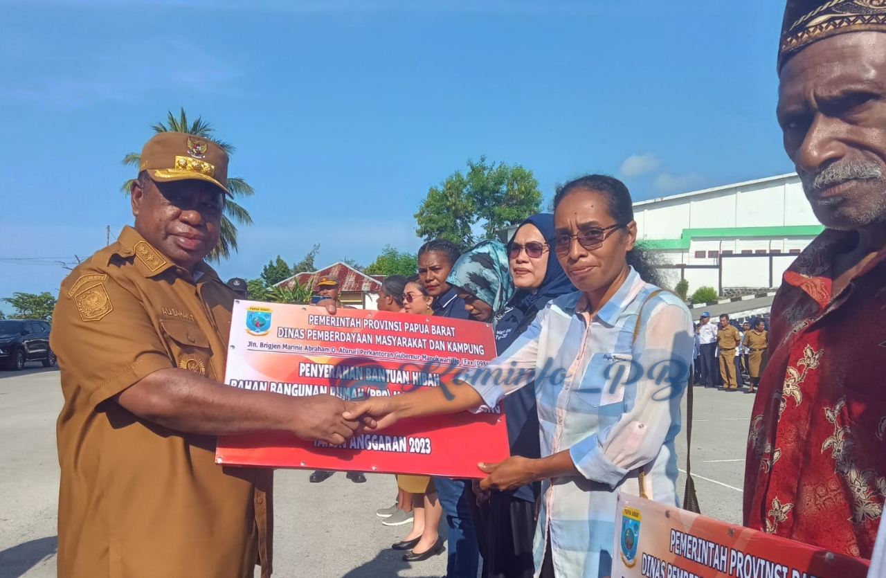 Kepala DPMK Papua Barat Harap 25 Paket BBR dapat Membantu Masyatakat Di FakFak