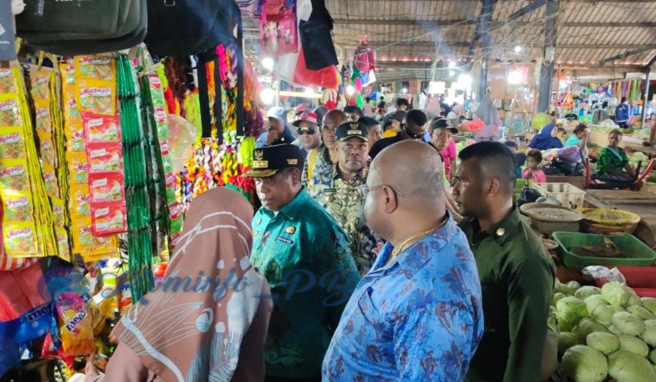 Pj. Gubernur Papua Barat Tinjau Pasar, Pantau Stok Pangan dan Kestabilan Harga