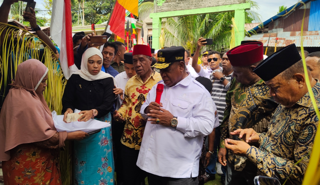 Pj. Gubernur Ali Baham Letakan Batu Pembangunan Masjid Nurul Islam Werpigan Fakfak dan Dukungan Anggaran