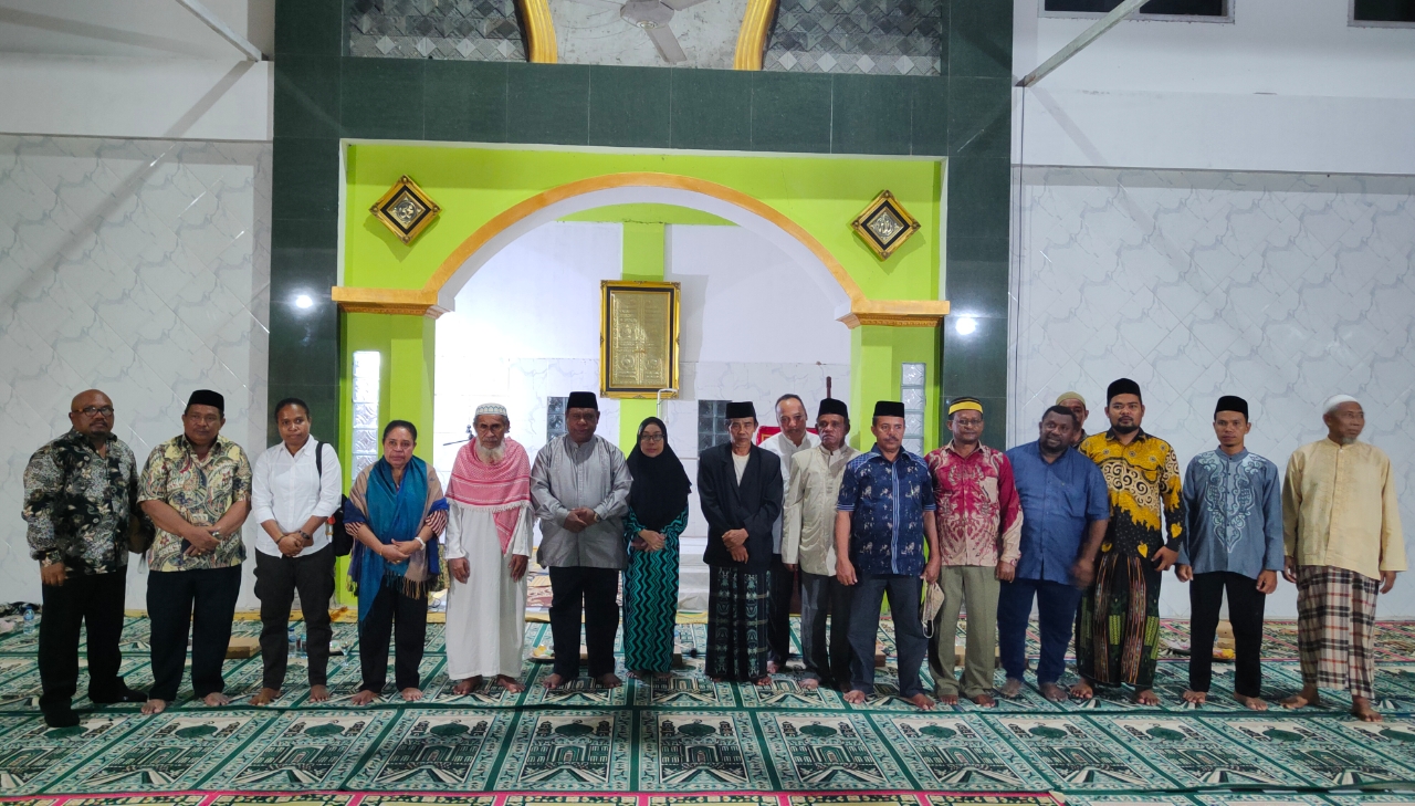 Pj. Gubernur Ali Baham Peringati Isra Mi'raj 1445 H Bersama Jemaah Masjid Al-Muhajirin Bomberay