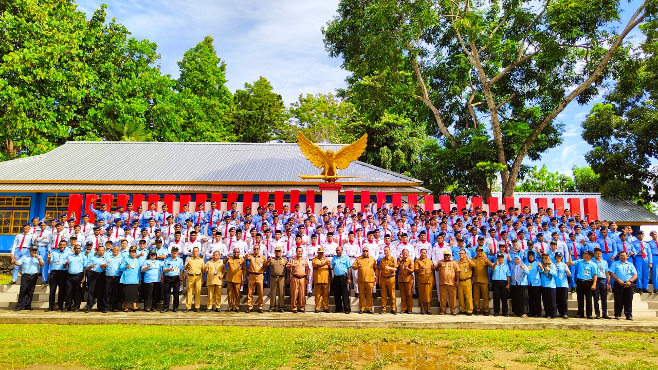 Pj. Gubernur Ali Baham Pimpin Upacara di SMA Taruna Kasuari Nusantara Papua Barat, Serahkan Pergub dan Hibah 27 Miliar