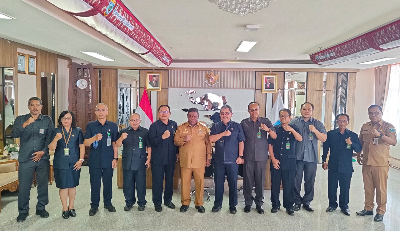 Silaturahmi Ketua Pengadilan Tinggi PB, Pj. Gubernur Ali Baham Pesan Kenali Kearifan Lokal Sebagai Perekat Bangsa