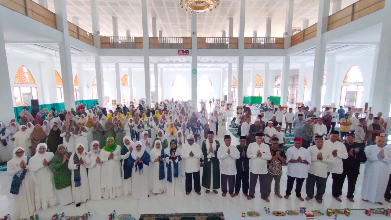 Pj. Gubernur Ali Baham Bersama Isteri Hadiri Halal Bi Halal PW BKMT dan WIA Papua Barat, Bangun Kebersamaan Raih Kemenangan