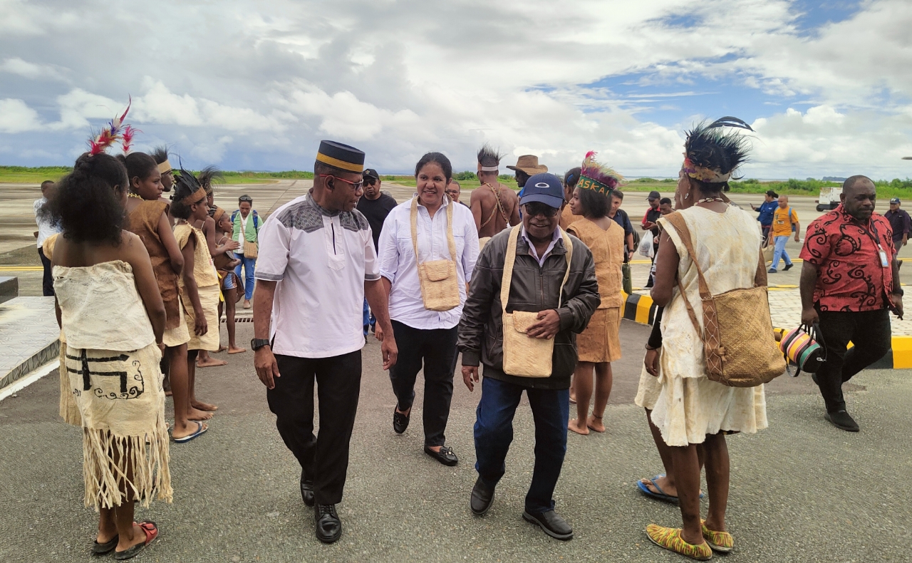 Wakil Bupati Kaimana Sambut Puluhan Peserta Rakornis Biro Kesra Papua Barat