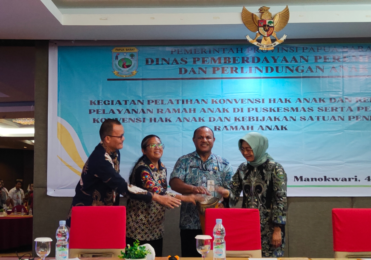 Pj. Sekda Fonataba Buka Pelatihan Konvensi Hak Anak dan Kebijakan Sat. Pendidikan Ramah Anak DP3A Papua Barat