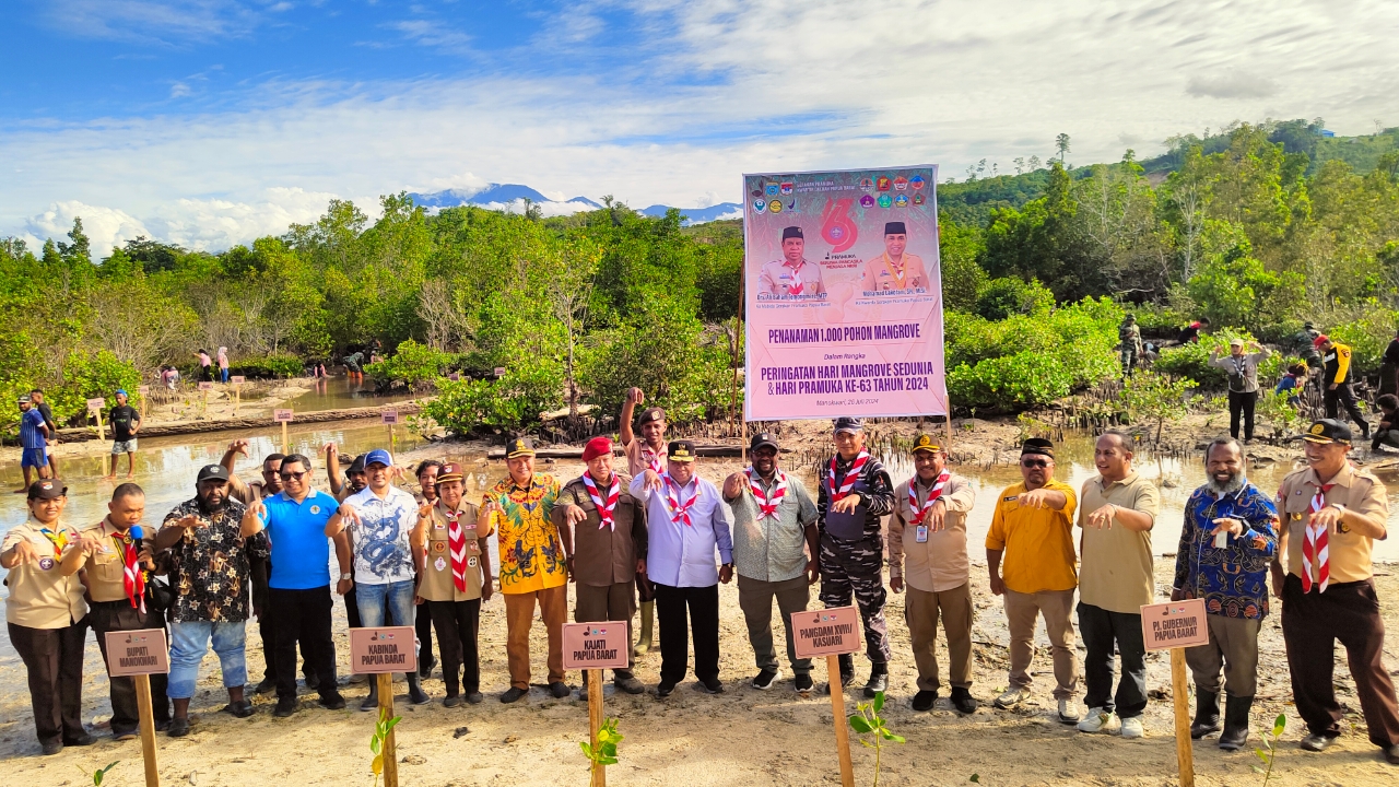 Ka.Mabida Gerakan Pramuka Papua Barat Pimpin Penanaman 1.000 Bibit Mangrove, Luas Areal 4 Hektare