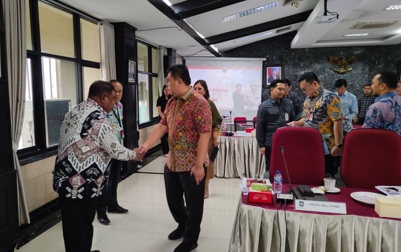 Pj. Gubernur Papua Barat Sukses Paparan Evaluasi Kinerja Triwulan III di Itjen Kemendagri