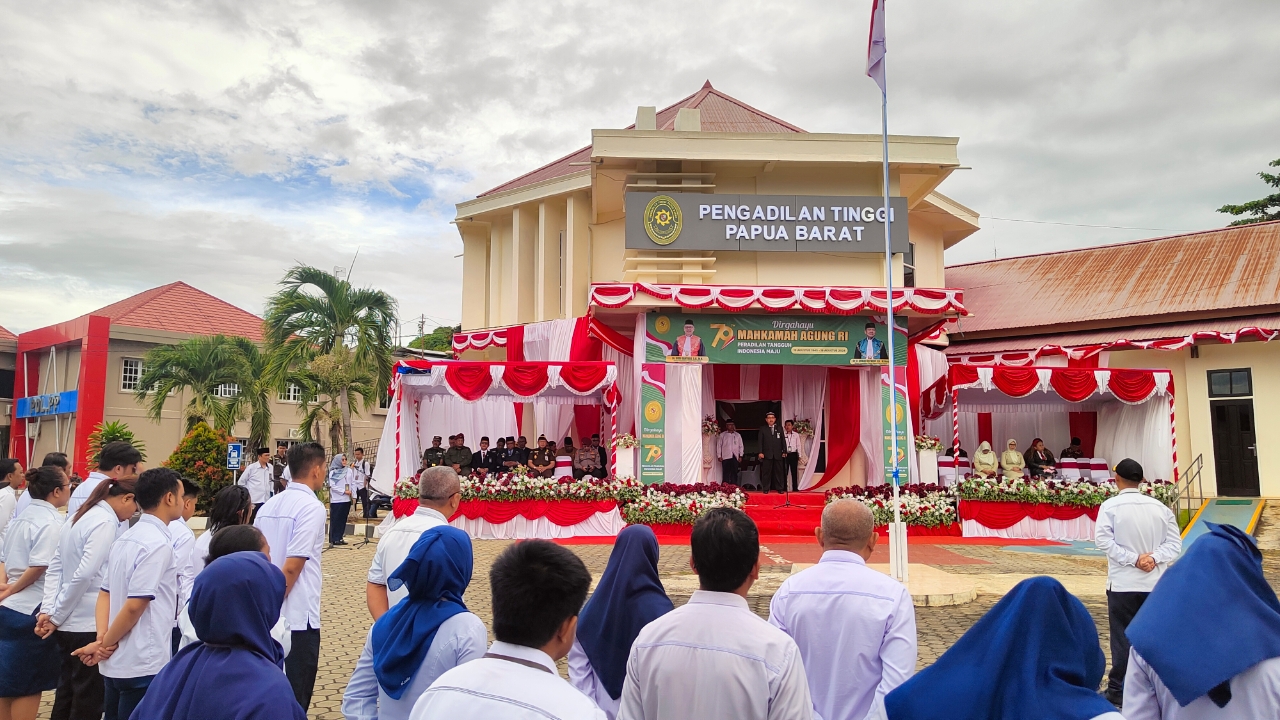 Pj. Gubernur Ali Baham Tegaskan Dukung Pengadilan Tinggi Saat Hadiri Upacara Peringati HUT Ke-79 Mahkamah Agung RI