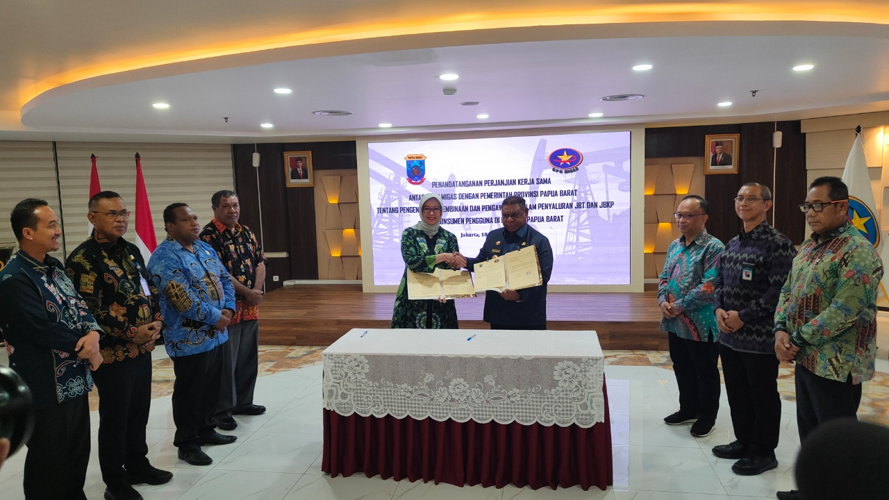 BPH Migas Teken PKS Pengendalian, Pembinaan dan Pengawasan dalam Penyaluran JBT dan JBKP Bersama Pemprov Papua Barat