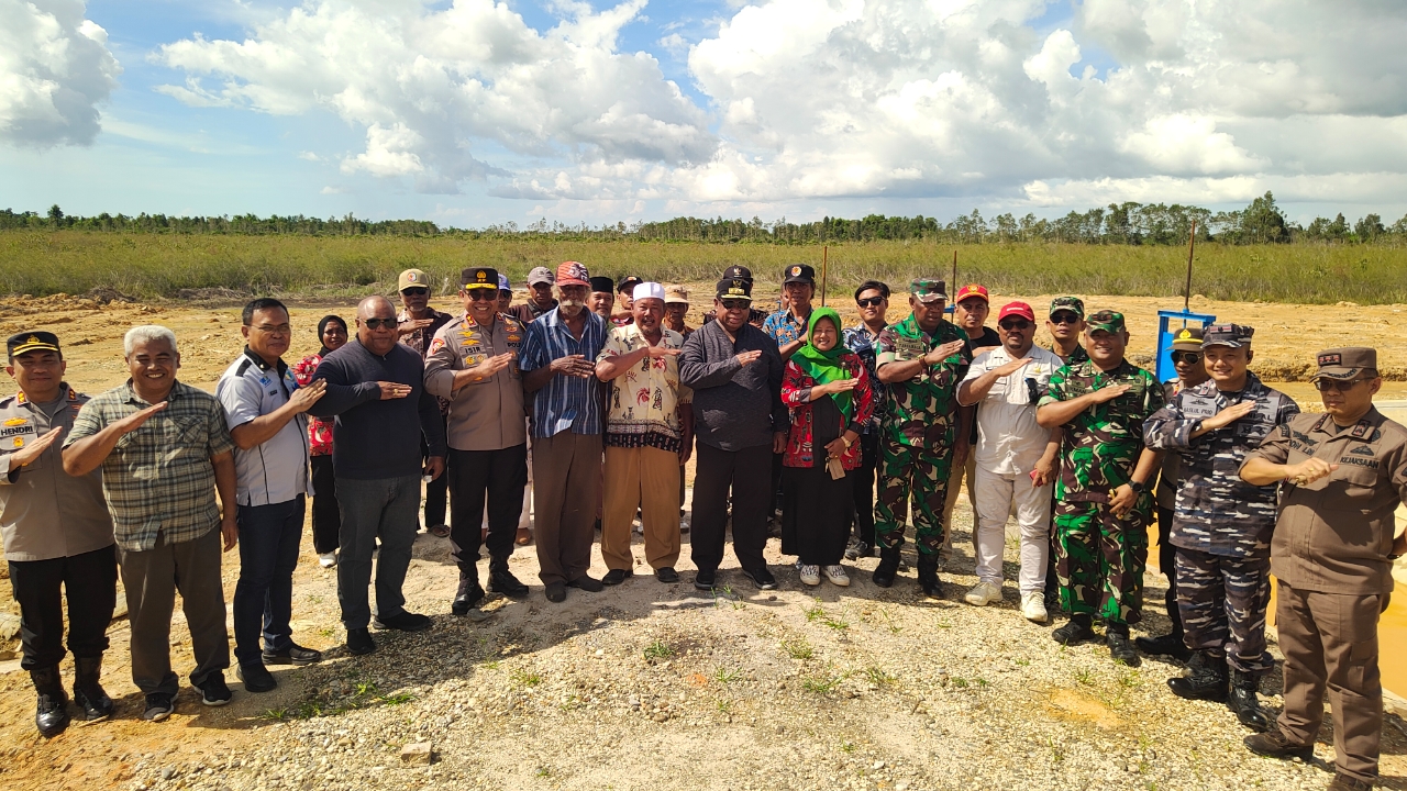 Pj. Gubernur Papua Barat dan Forkopimda Tinjau Lahan, Buat Pemetaan Dukung Program Swasembada Pangan Nasional di Bomberai