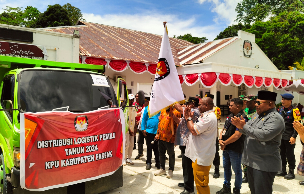 Lepas Logistik Pemilukada Serentak, Pj. Gubernur Ali Baham Tegaskan Hak Pemilih Bebas Tanpa Intimidasi