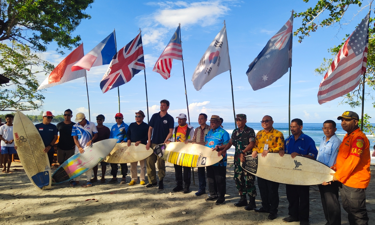 WSL Manokwari Pro 2024 dibuka Pj. Gubernur Ali Baham, 7 Negara Ikut Bersaing Jinakan Ombak Pantai Petrus Kafiar